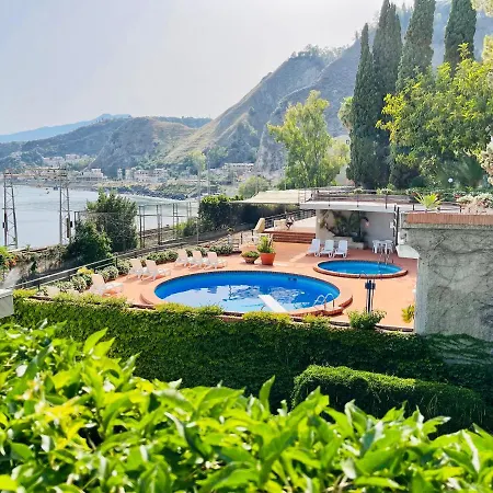 Apartment On The Sea And With Swimming Pool
